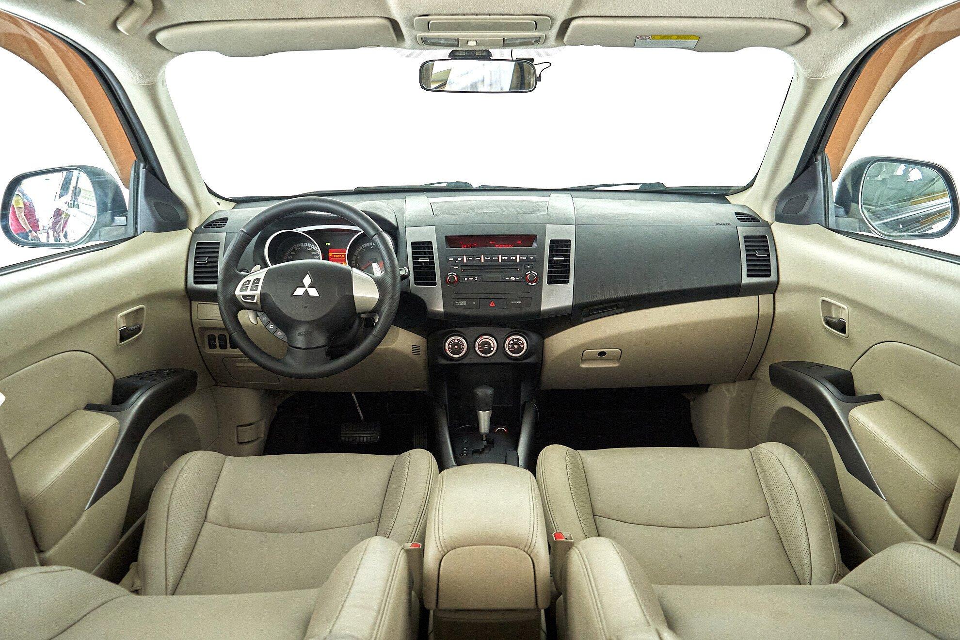 Mitsubishi Outlander 2008, черный