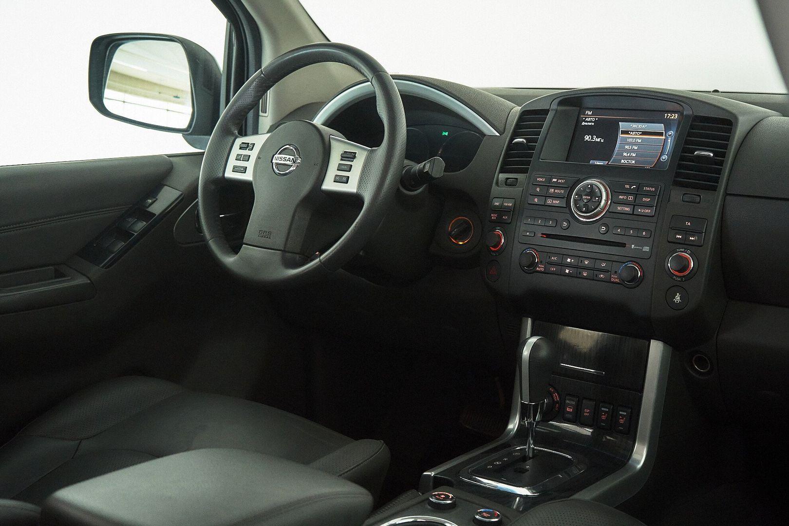 Nissan Pathfinder 2012, черный