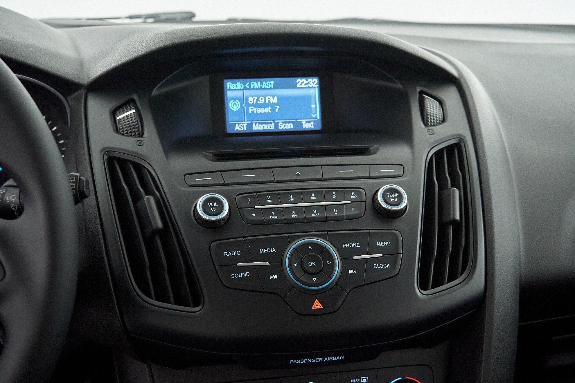 Ford Focus 2015, серый