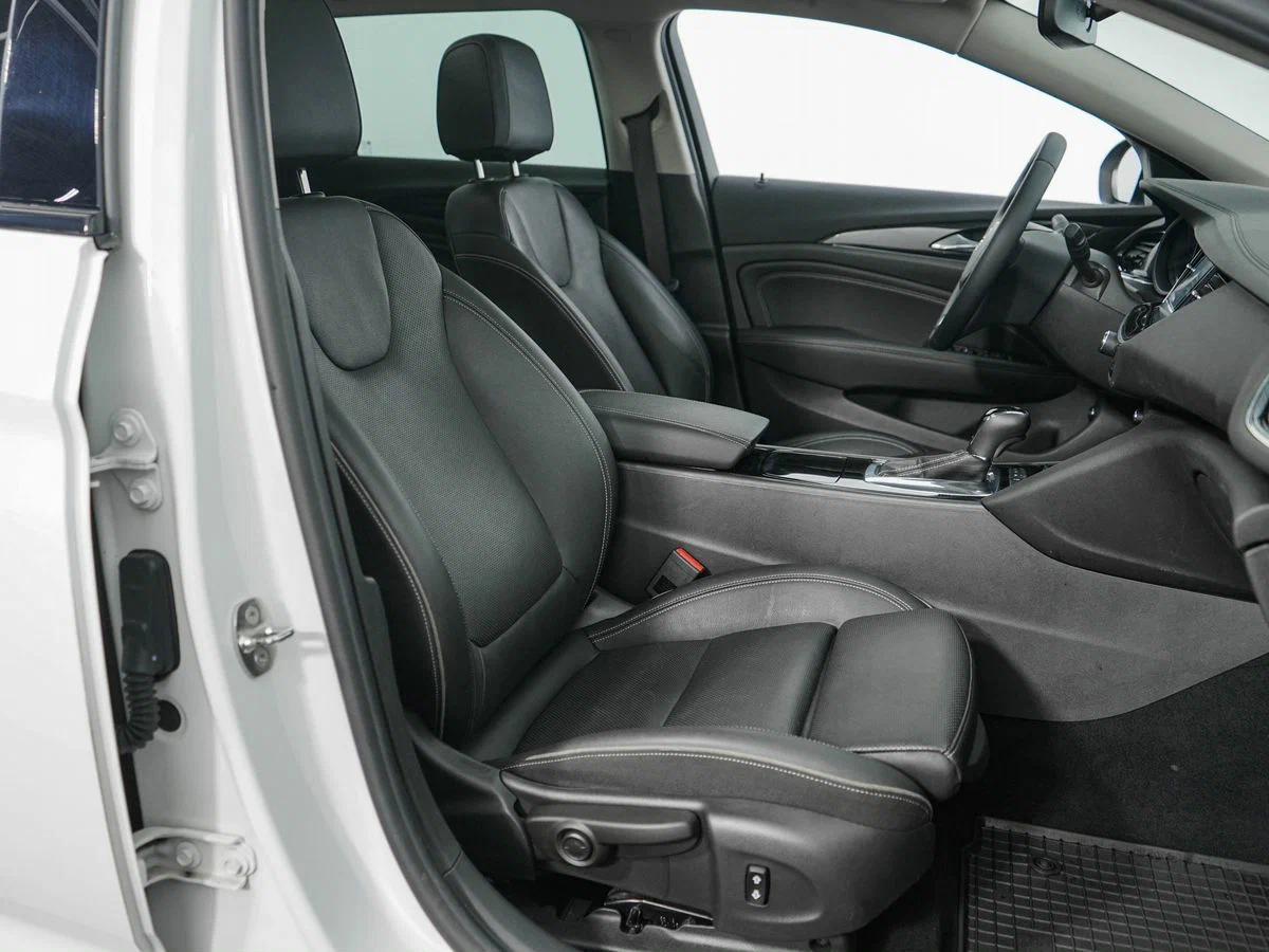 Opel Insignia 2019, белый