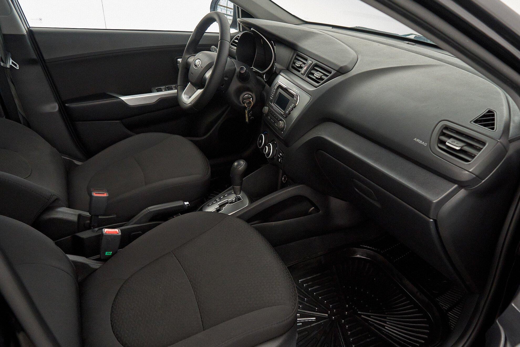 Kia Rio 2013, черный
