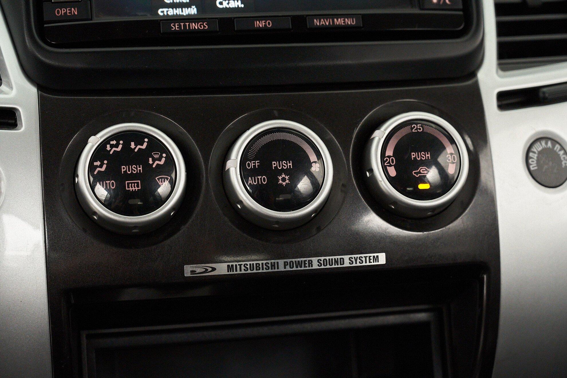 Mitsubishi Pajero Sport 2015, черный
