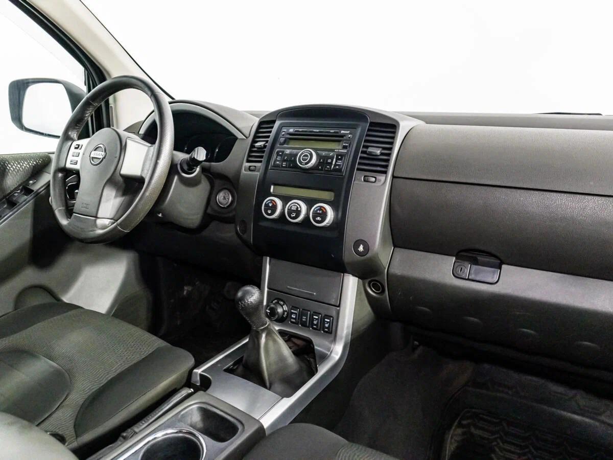 Nissan Pathfinder 2011, черный