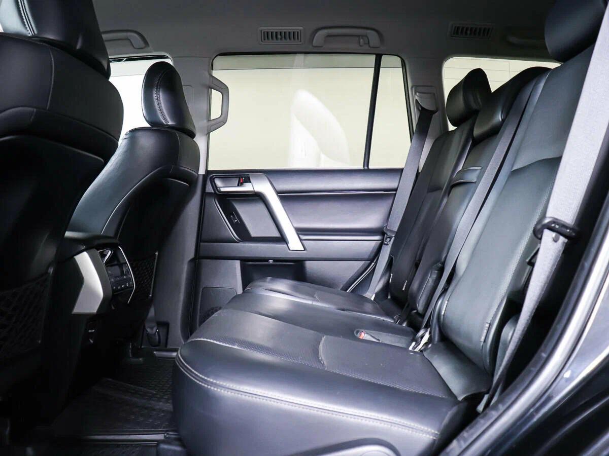 Toyota Land Cruiser Prado 2018, черный