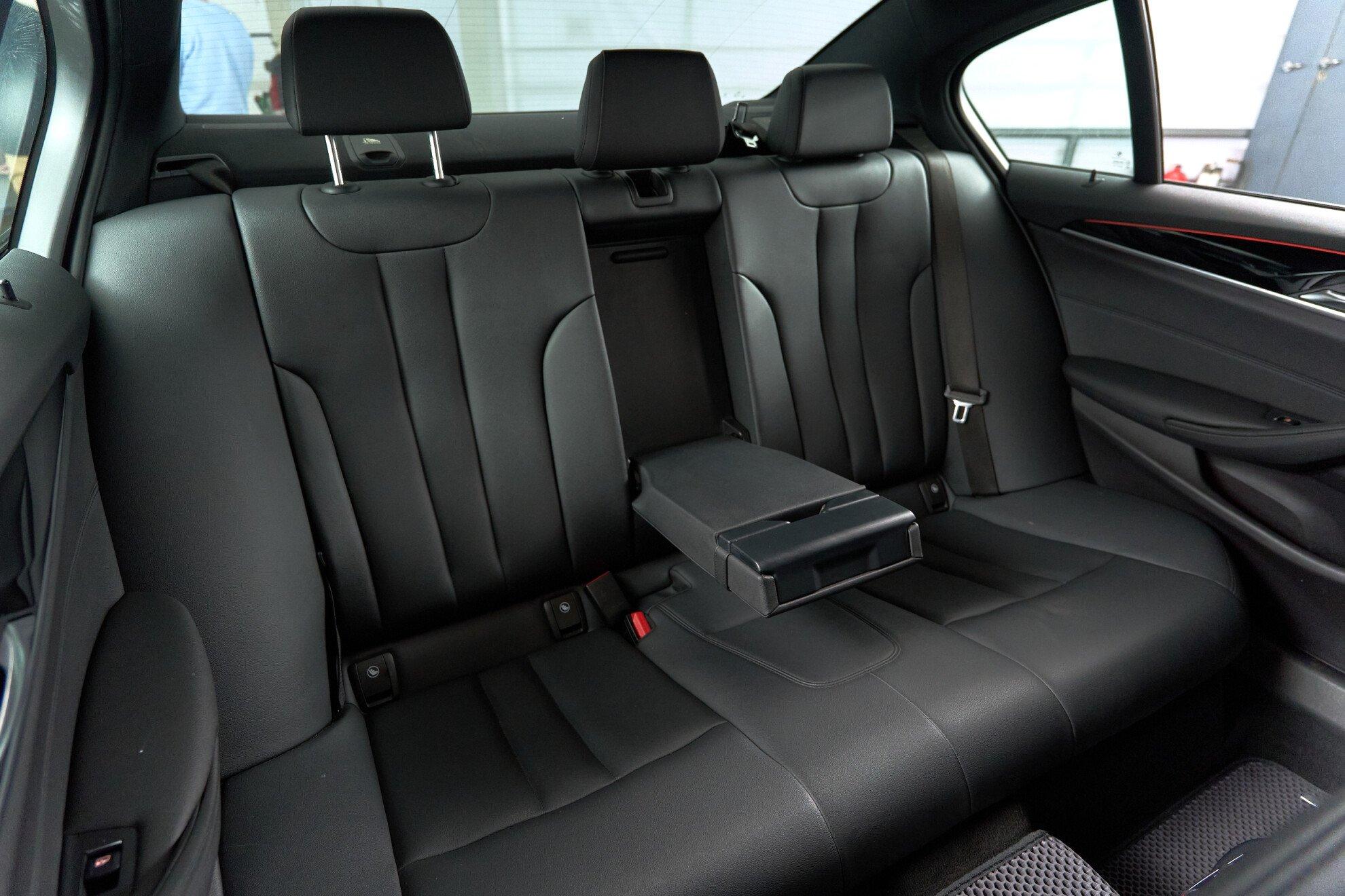 BMW 5 серии 2020, серый
