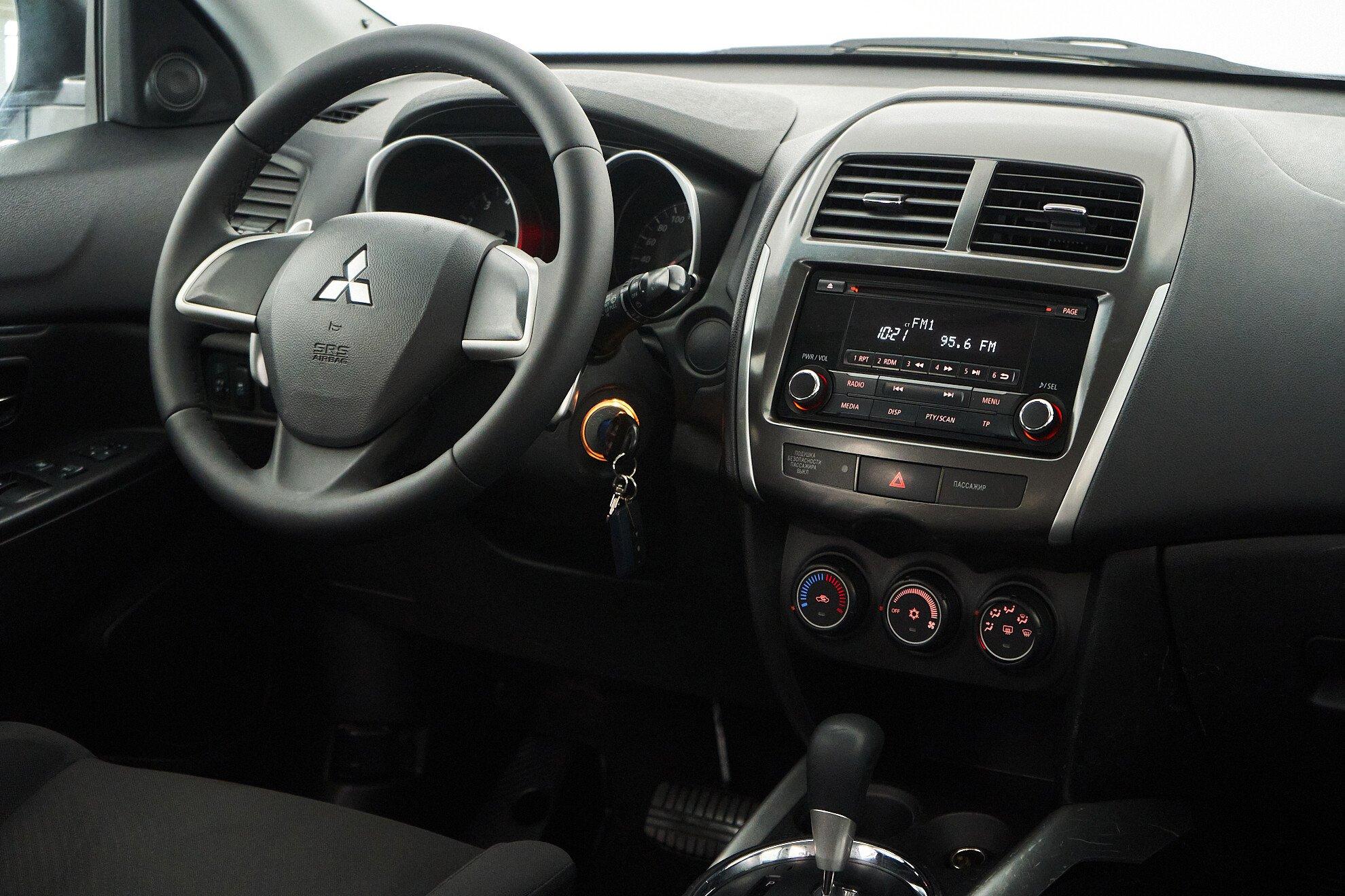 Mitsubishi ASX 2012, белый