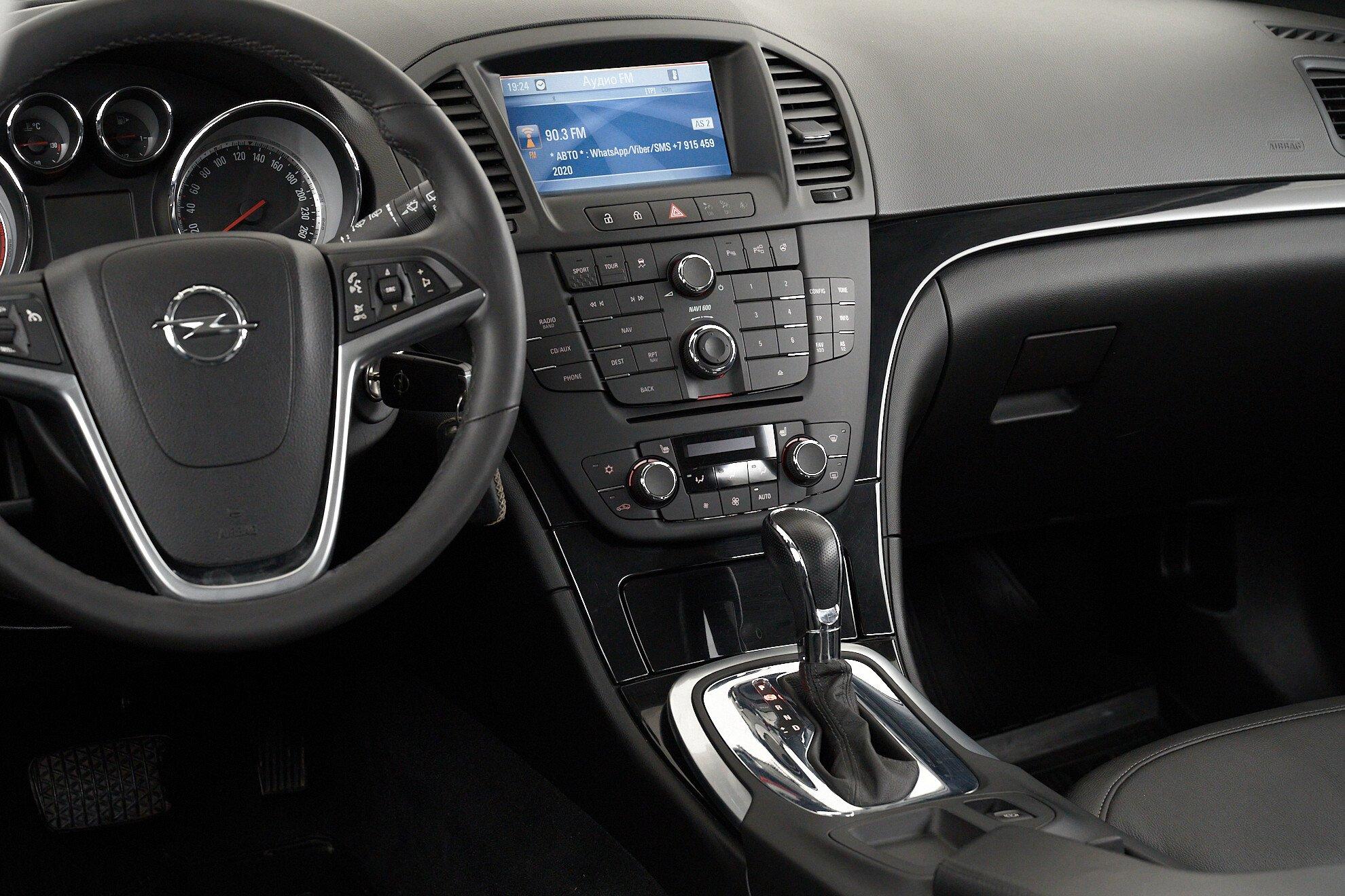 Opel Insignia 2013, белый