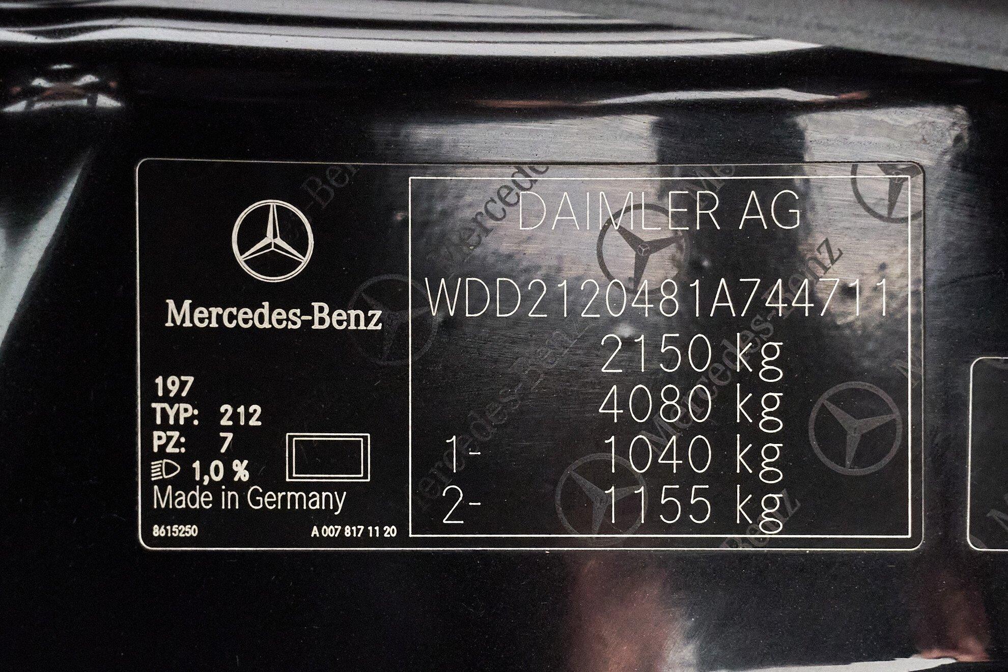 Mercedes-Benz E-Класс 2012, черный