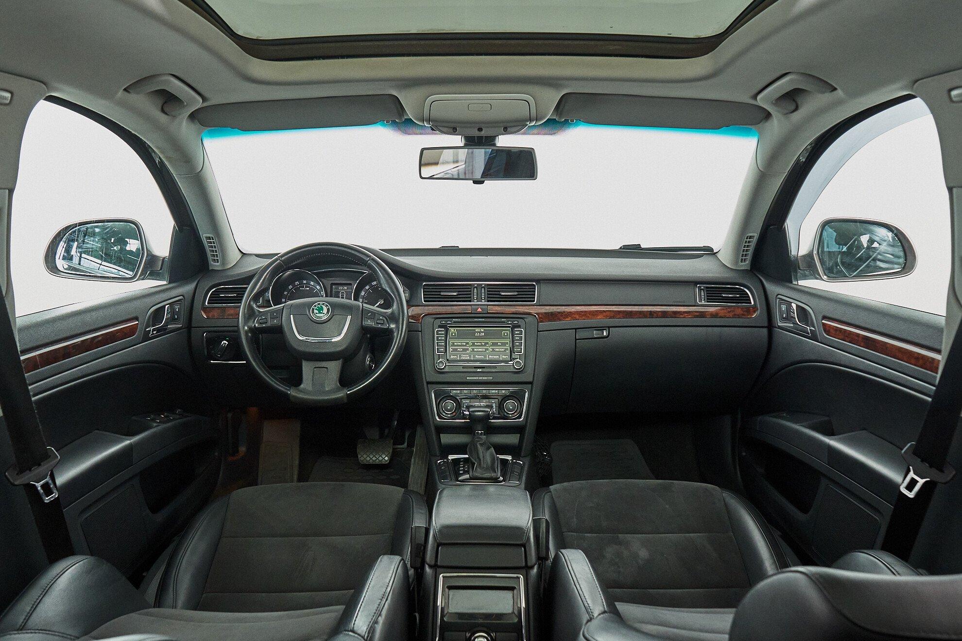 Skoda Superb 2011, коричневый