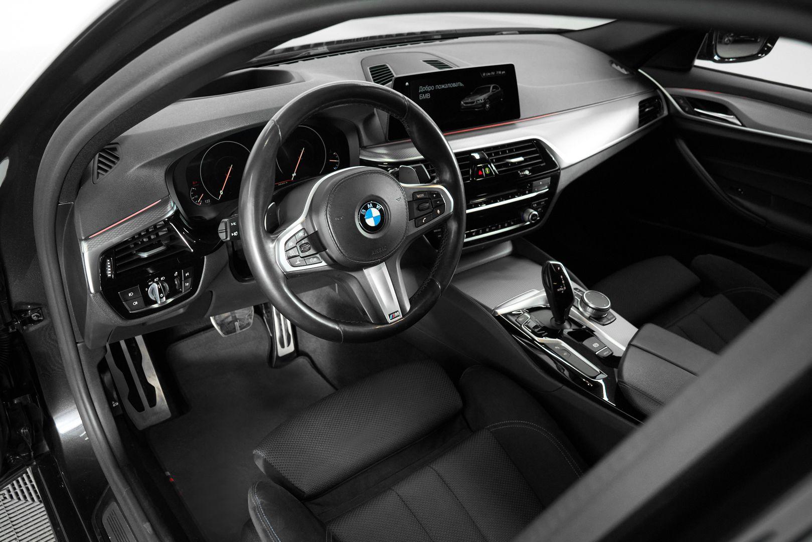 BMW 5 серии 2020, серый