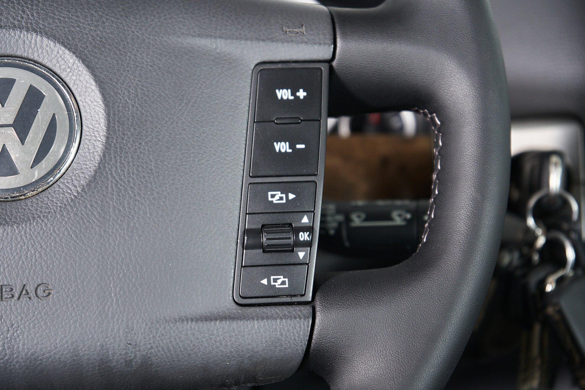 Volkswagen Touareg 2008, черный