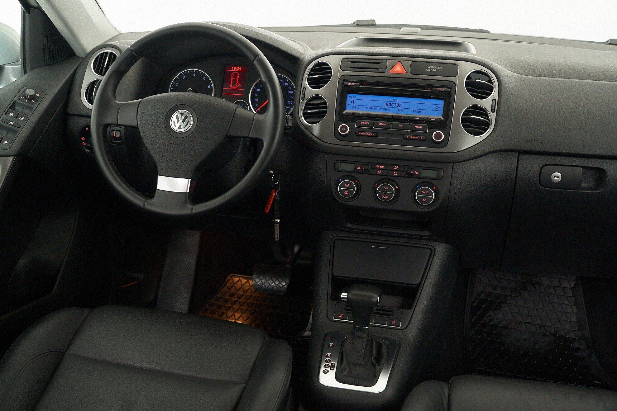 Volkswagen Tiguan 2009, серебряный
