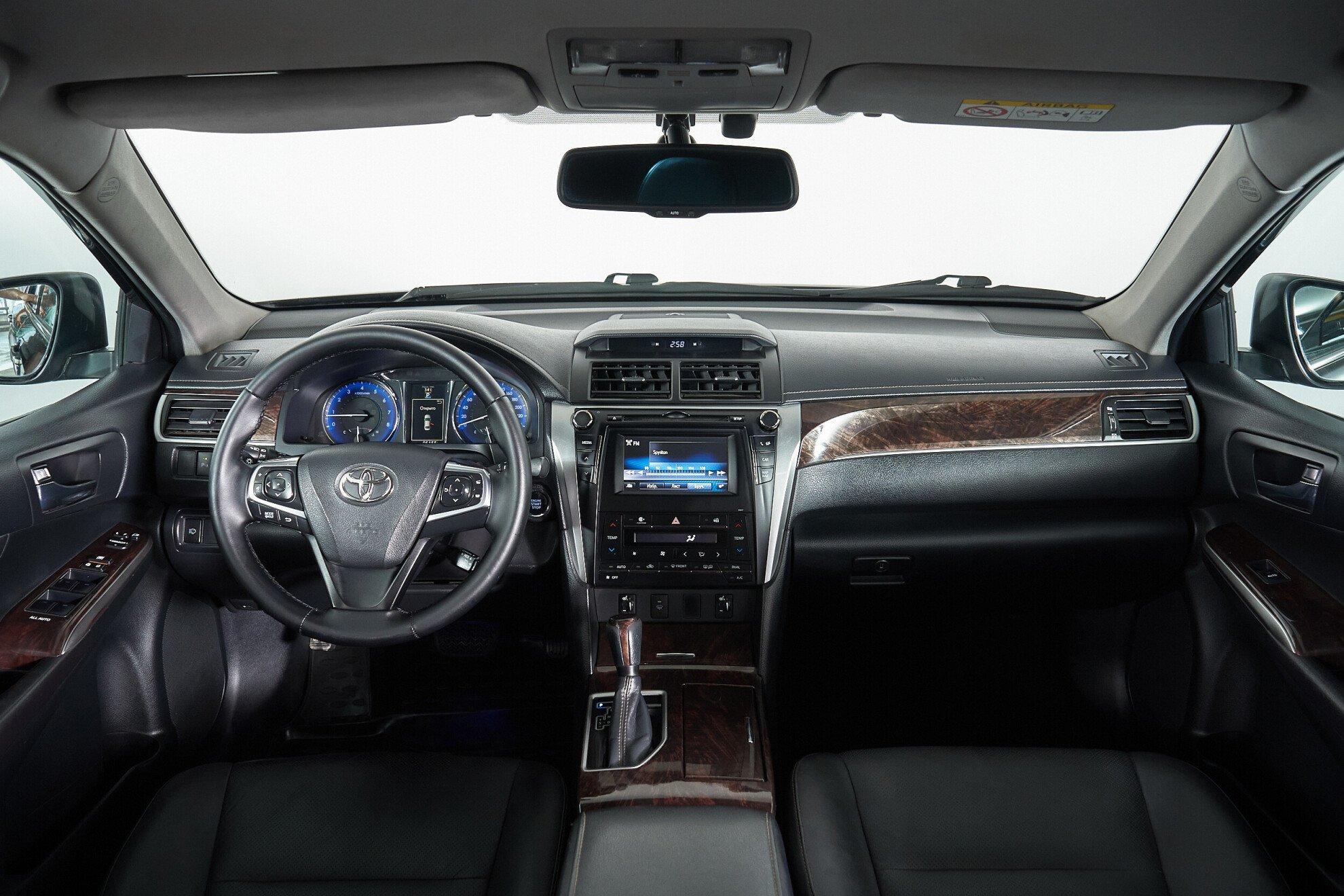 Toyota Camry 2017, черный