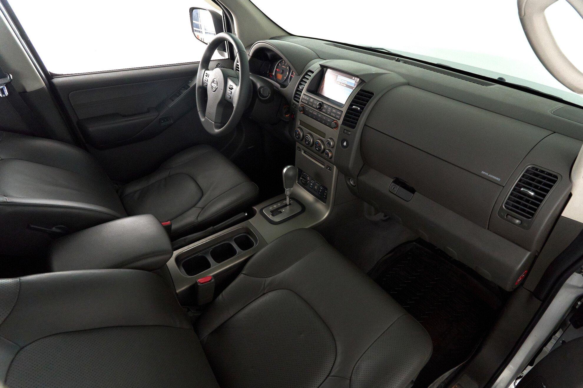 Nissan Pathfinder 2009, серебряный