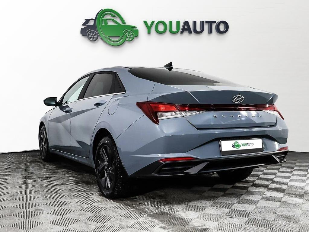 Hyundai Elantra 2022, серый