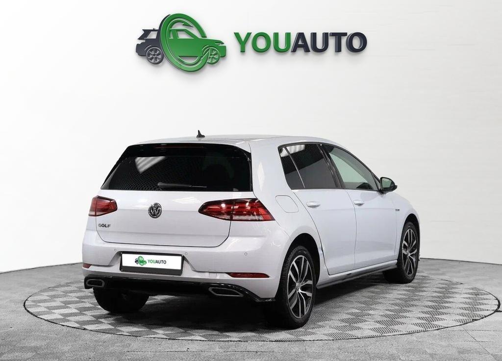 Volkswagen Golf 2018, белый