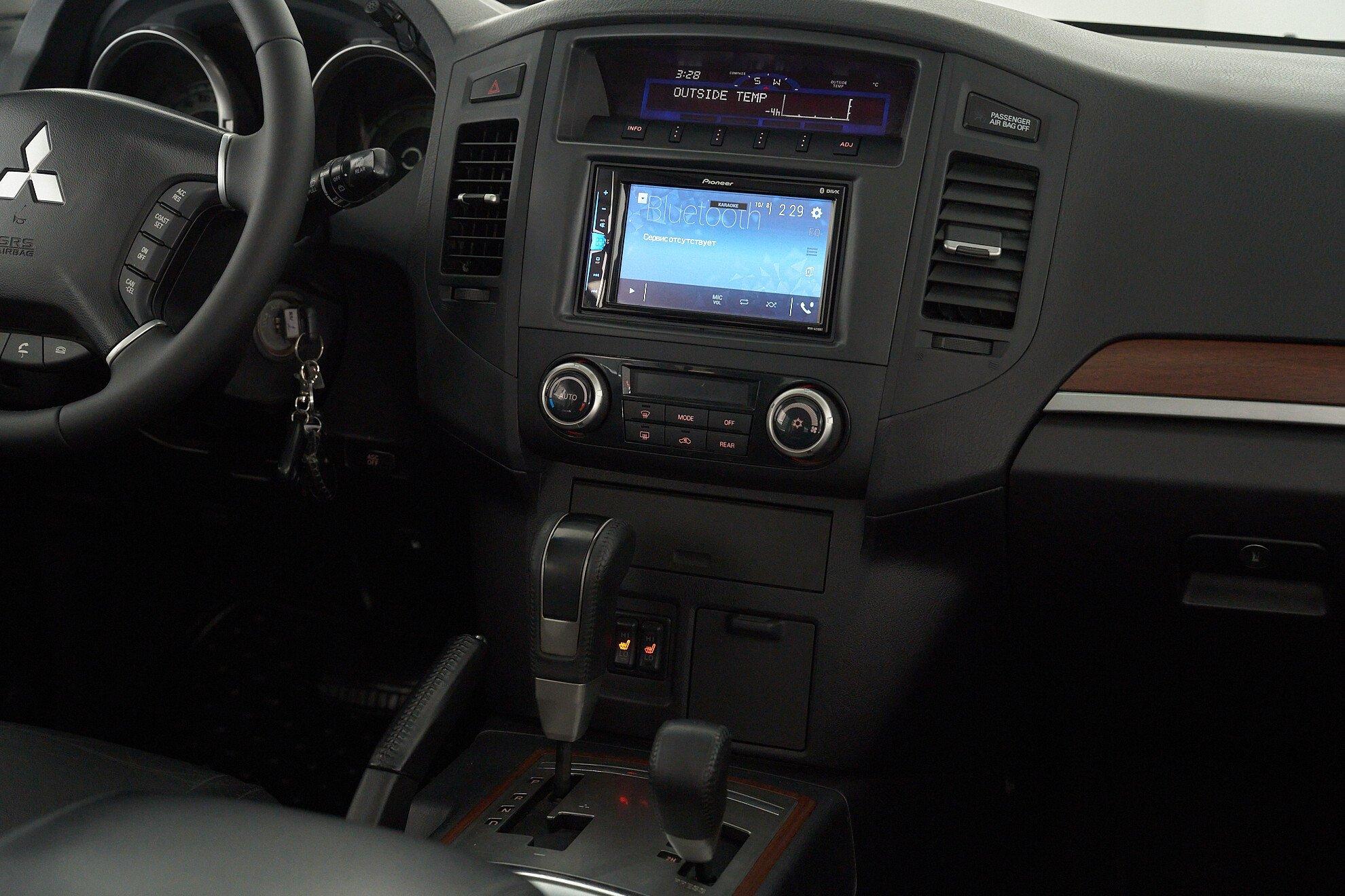 Mitsubishi Pajero 2008, белый