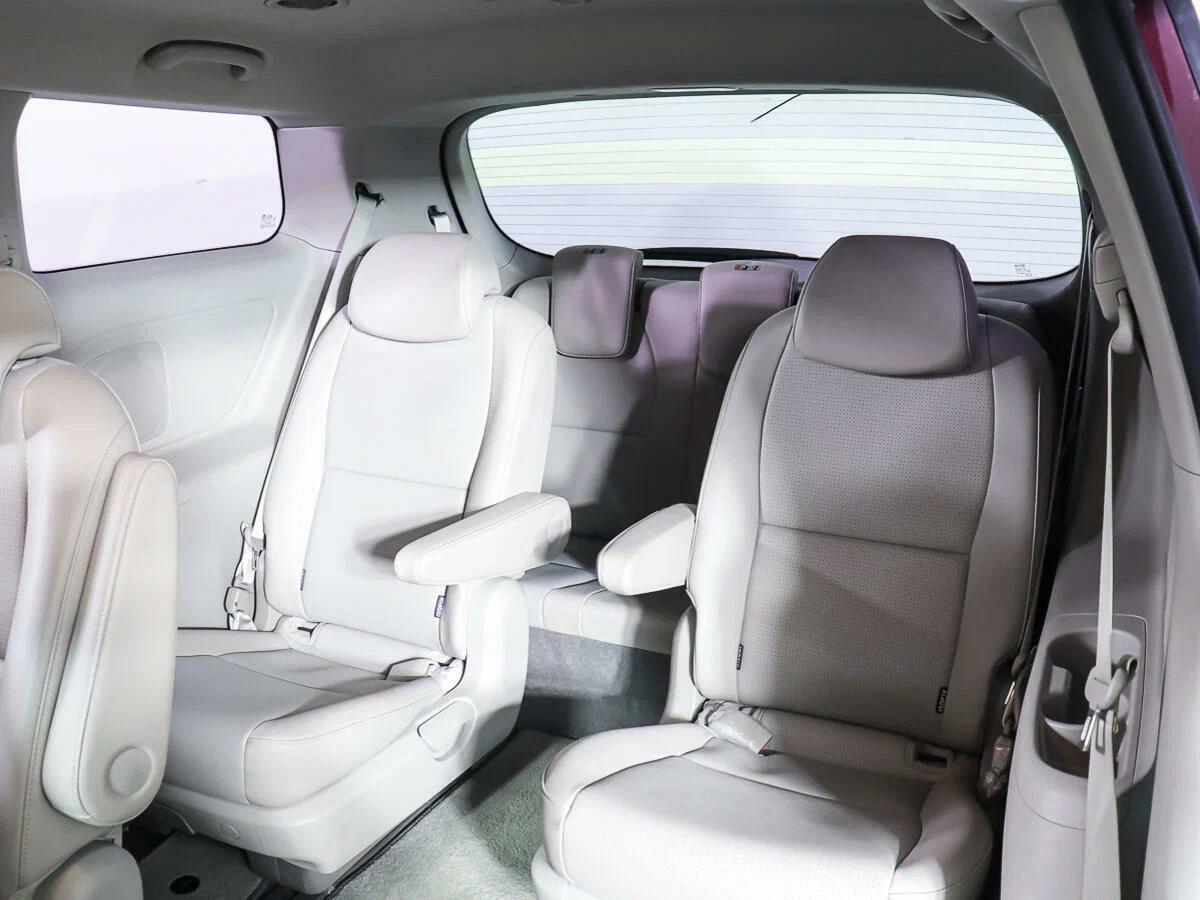 Kia Carnival 2021, пурпурный