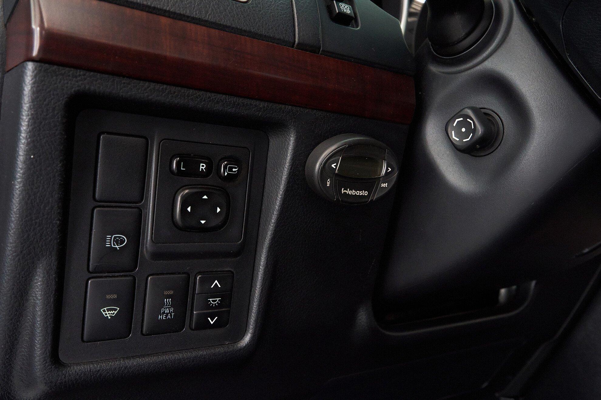 Toyota Land Cruiser Prado 2015, белый