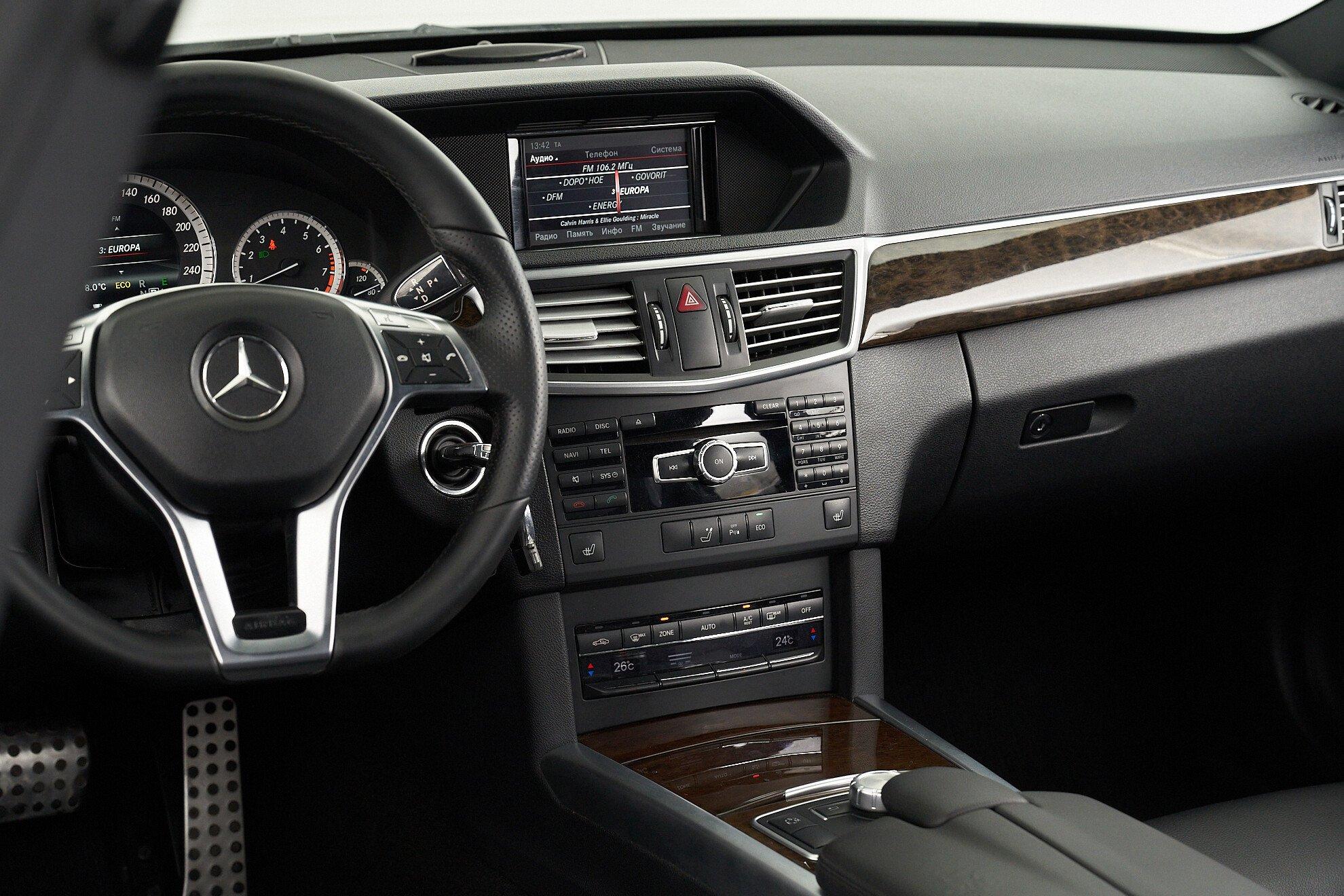 Mercedes-Benz E-Класс 2012, белый