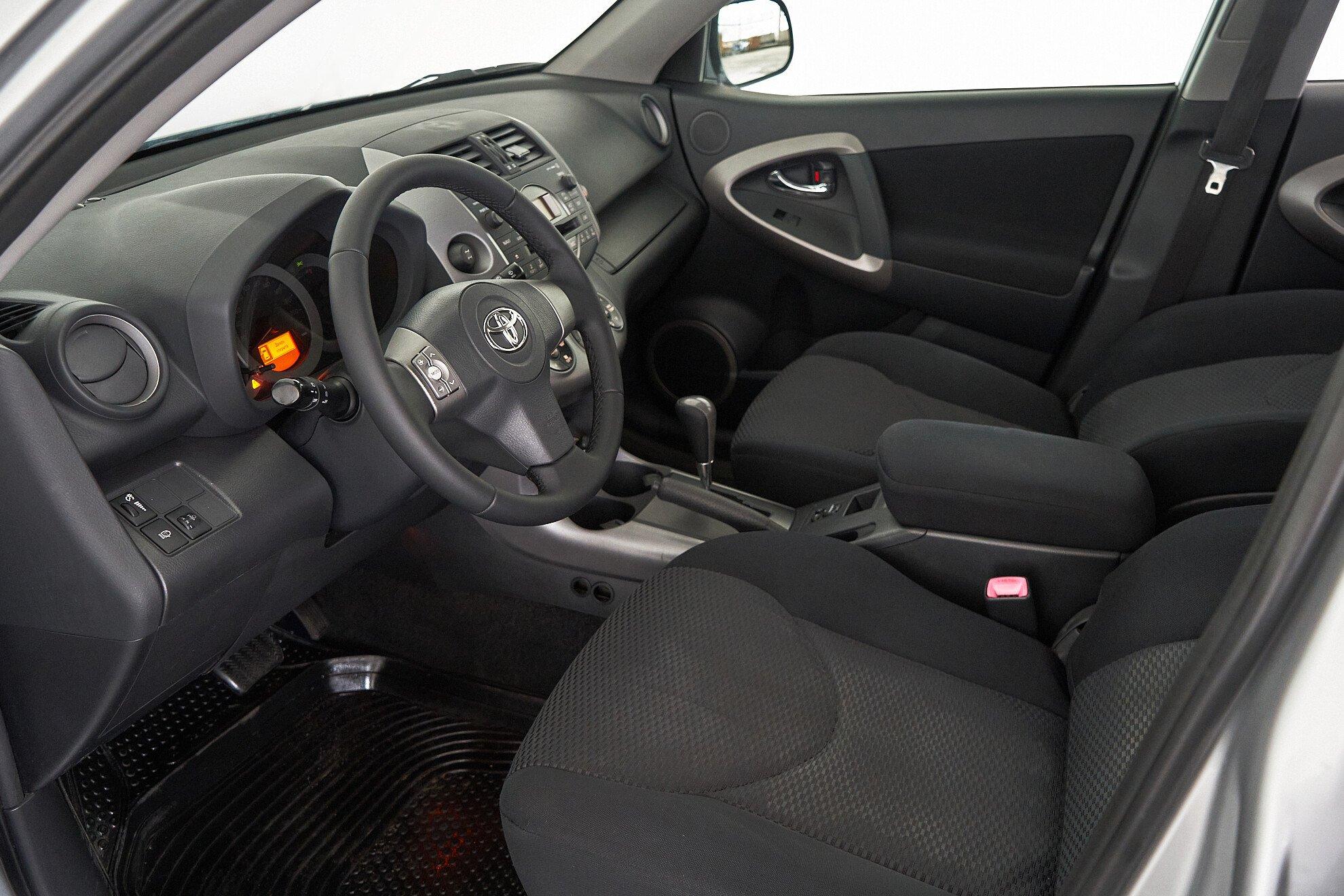 Toyota RAV4 2008, серебряный