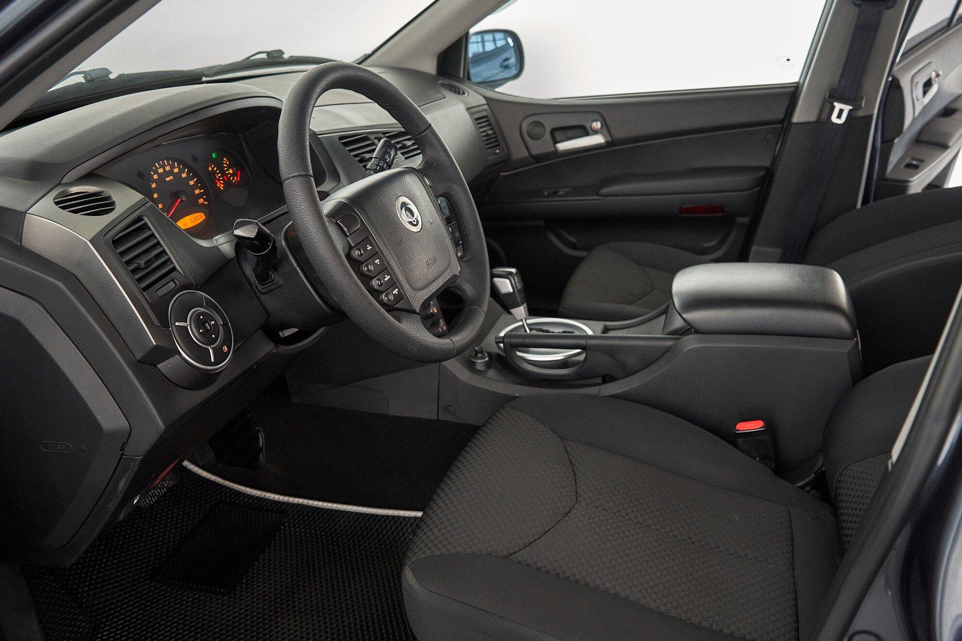 SsangYong Kyron 2010, серый