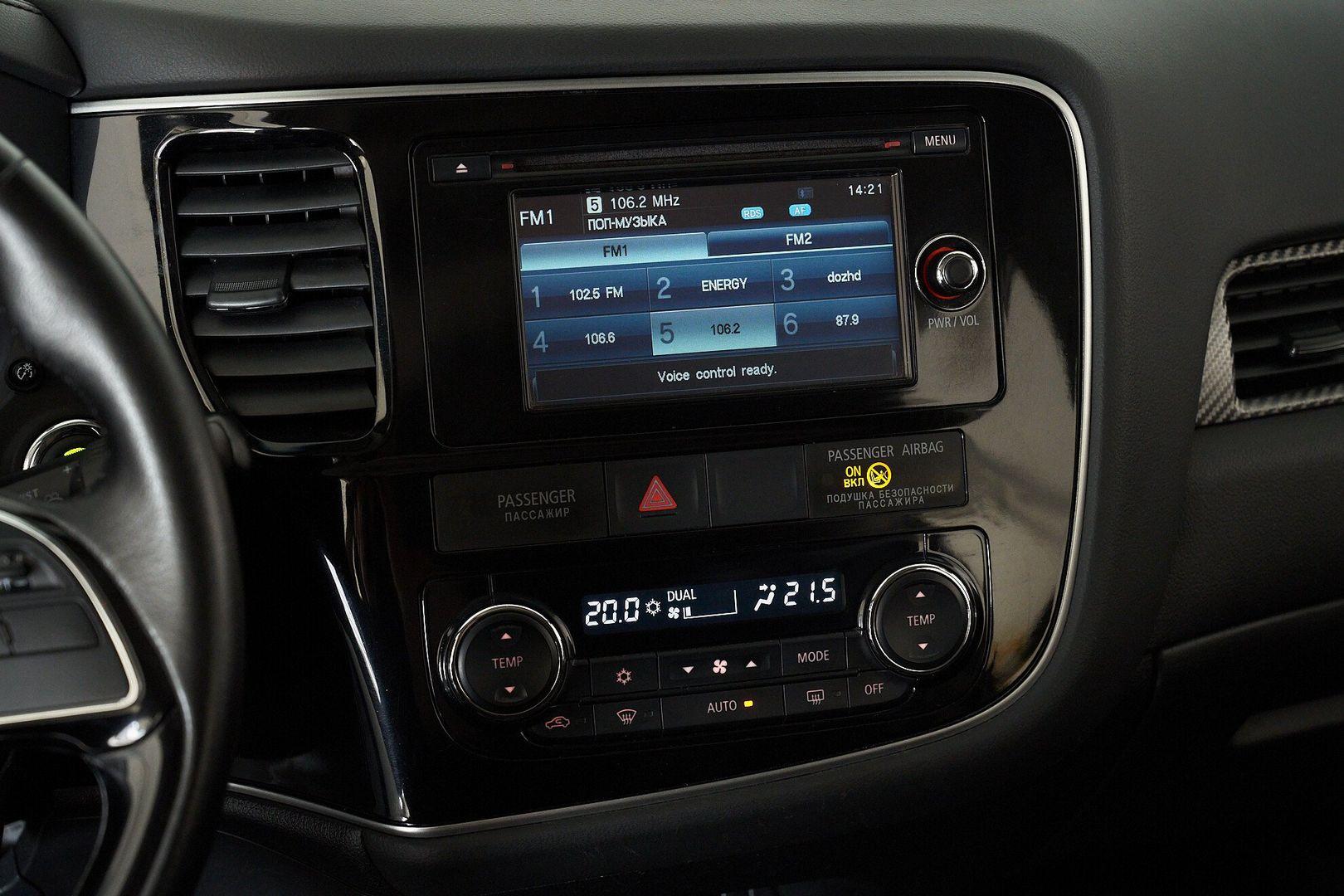 Mitsubishi Outlander 2017, белый