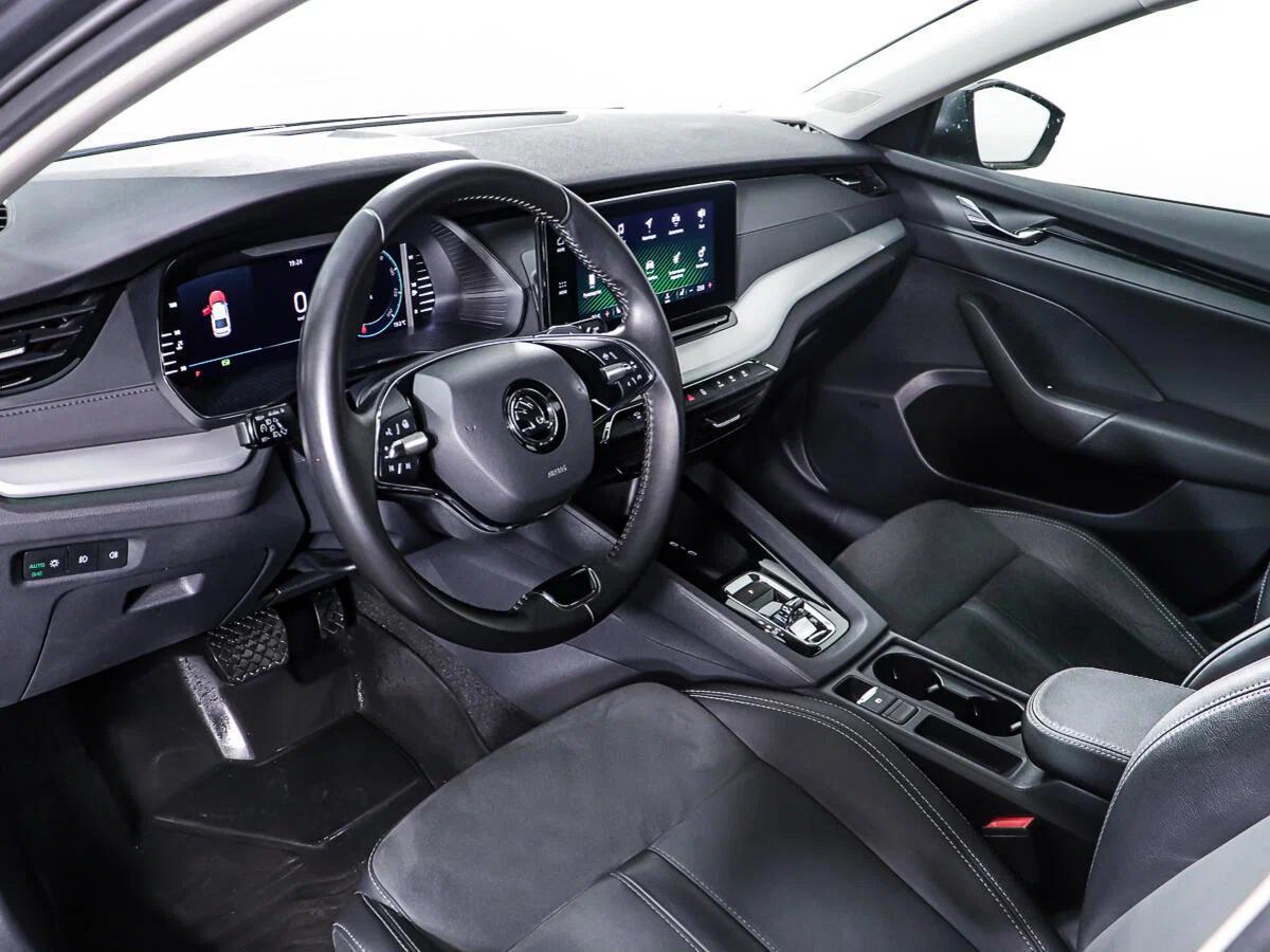 Skoda Octavia 2023, серый