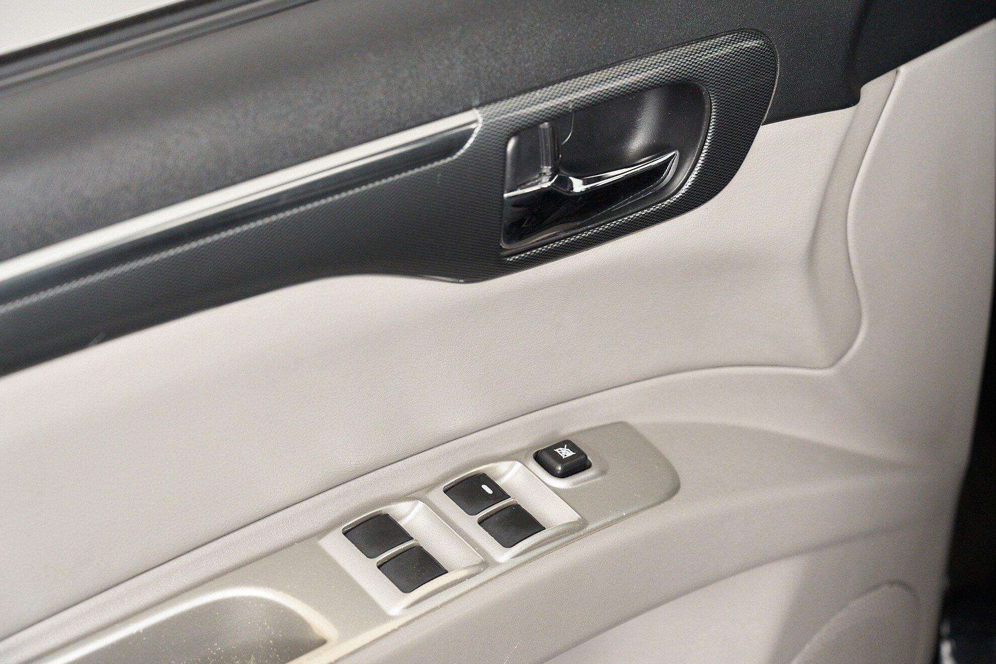 Mitsubishi Pajero Sport 2015, черный
