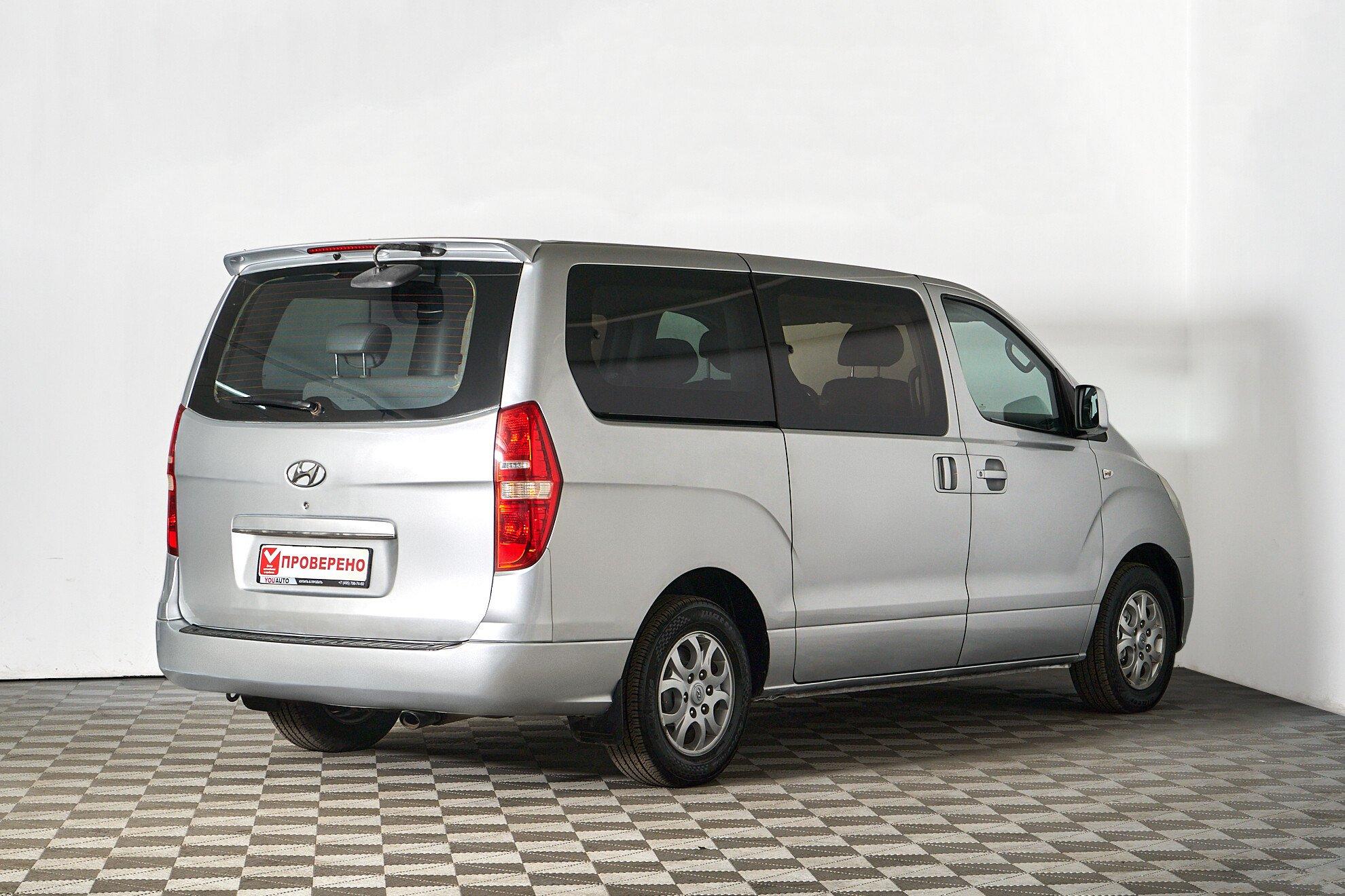 Hyundai Grand Starex 2010, серебряный