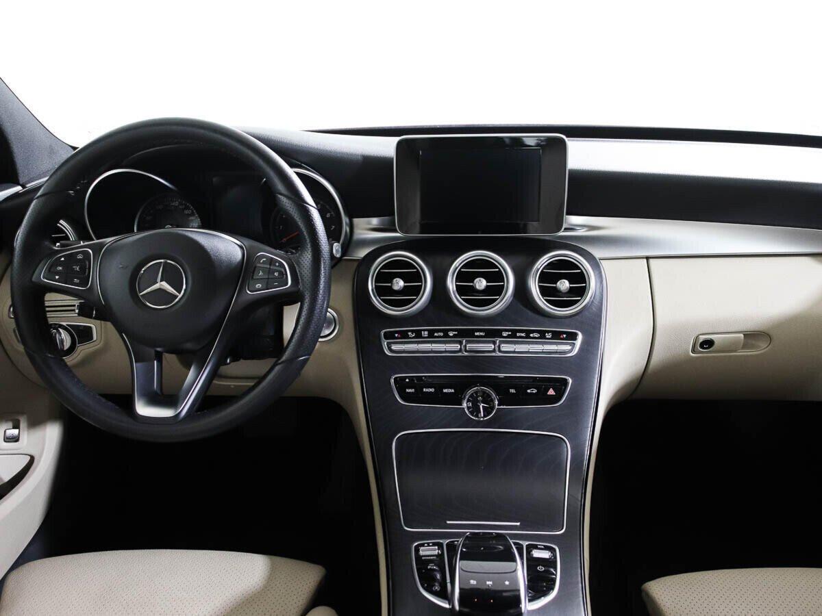 Mercedes-Benz C-Класс 2016, красный