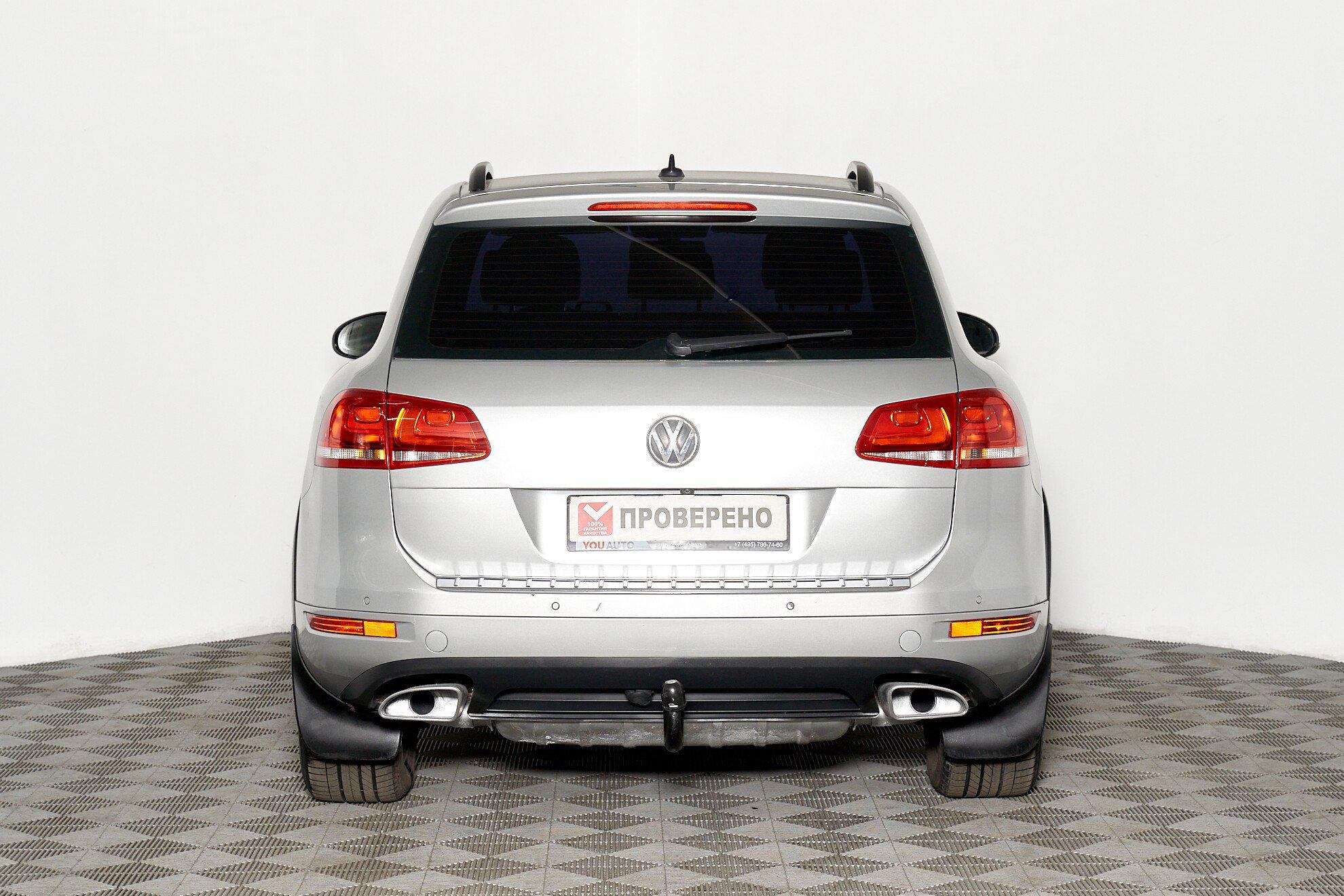 Volkswagen Touareg 2011, серебряный