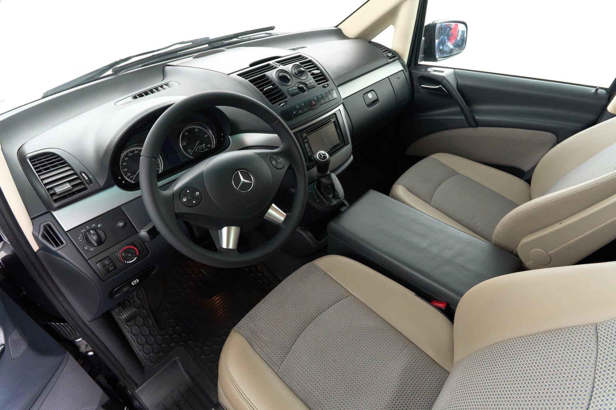 Mercedes-Benz Viano 2012, черный