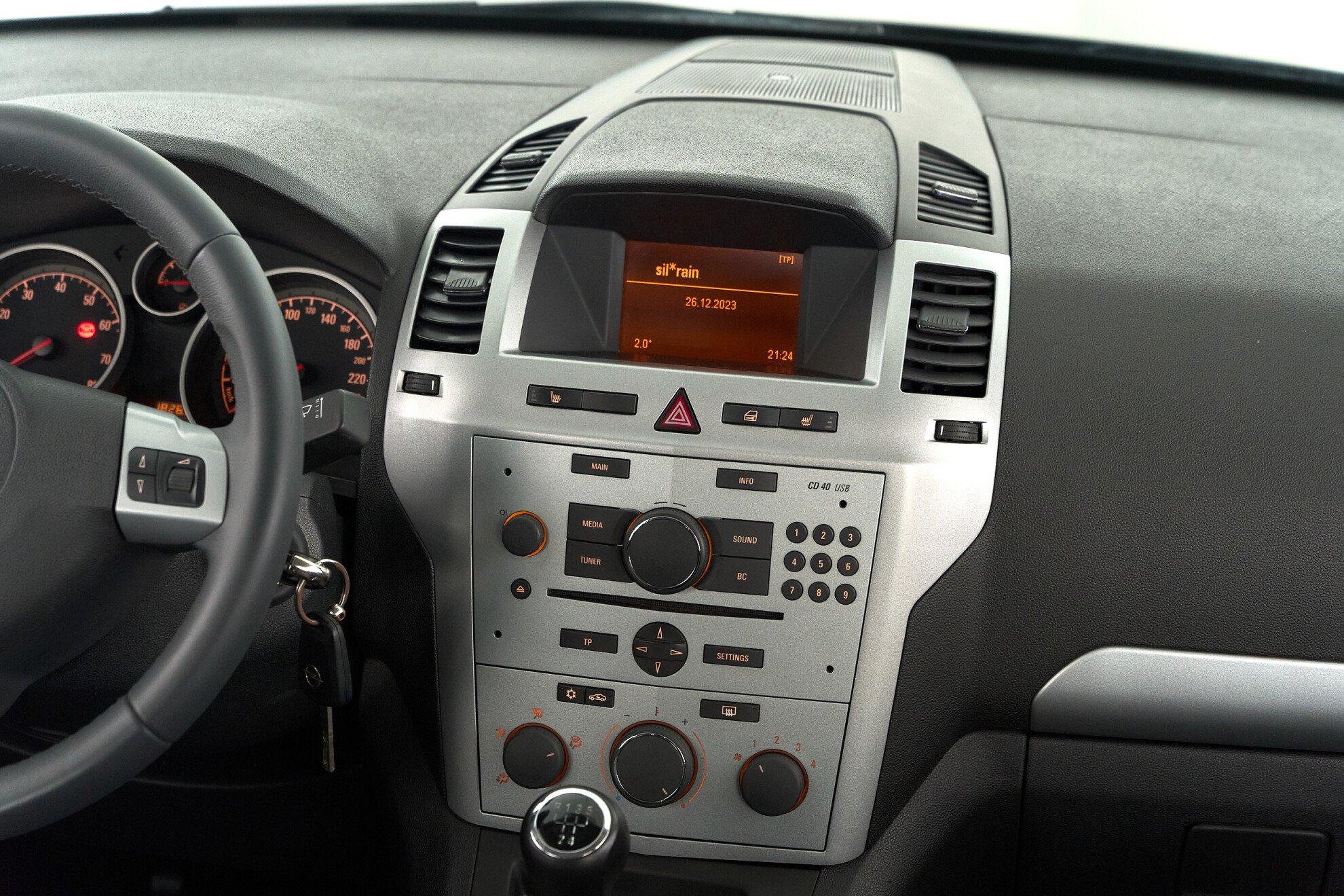 Opel Zafira 2014, черный