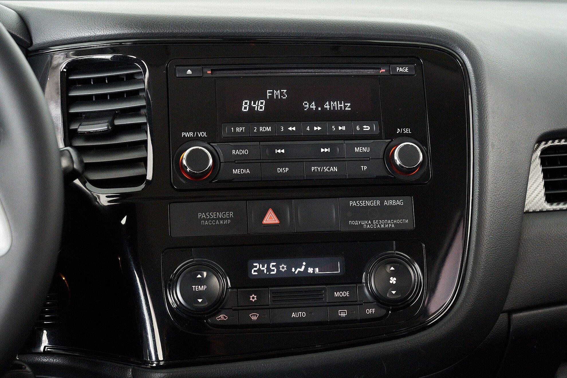 Mitsubishi Outlander 2013, черный