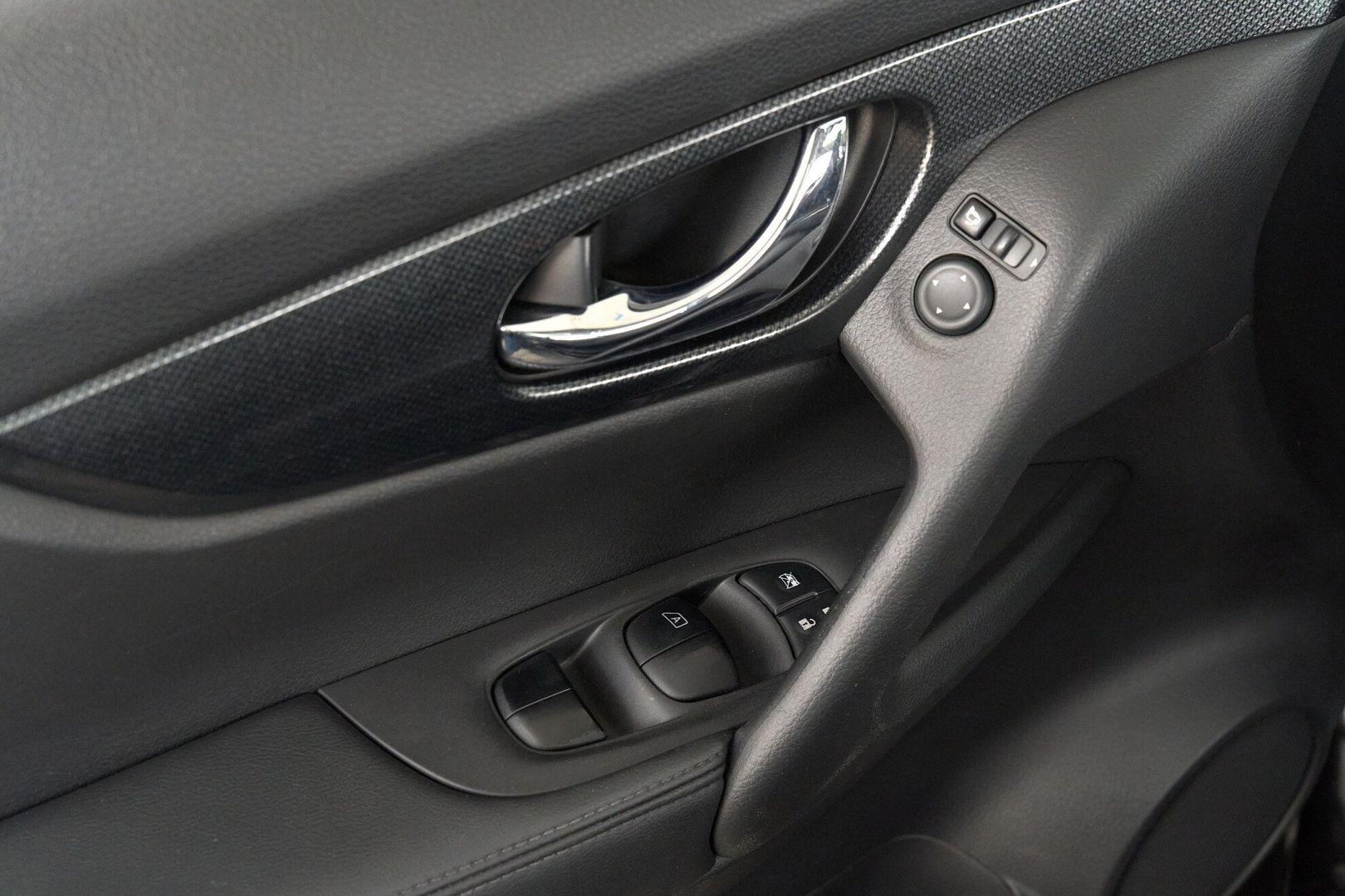 Nissan X-Trail 2016, черный