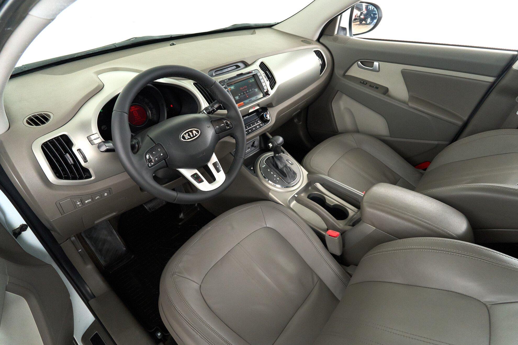 Kia Sportage 2011, белый
