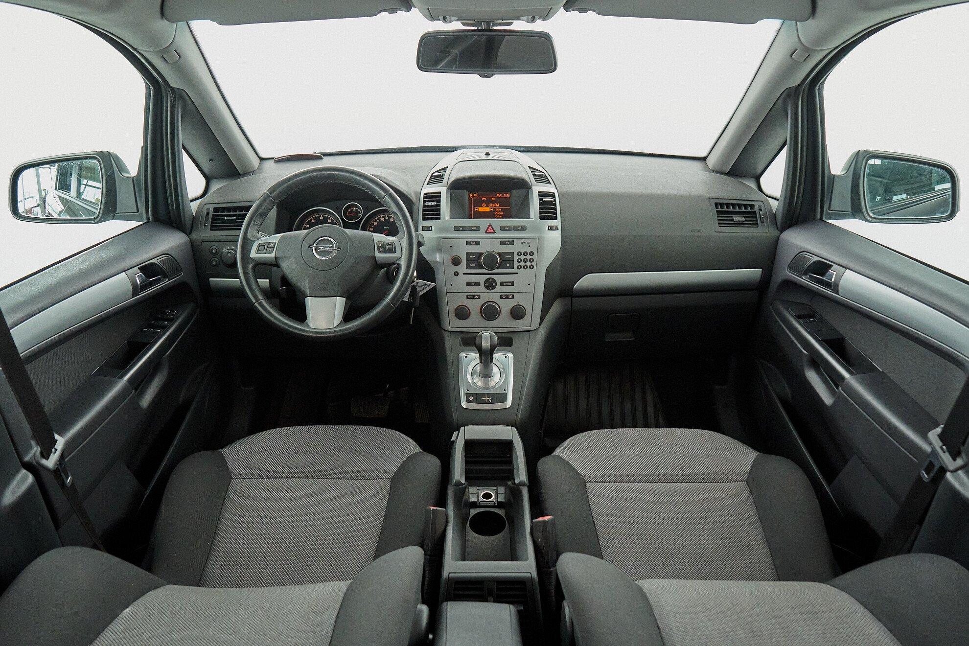 Opel Zafira 2013, серый