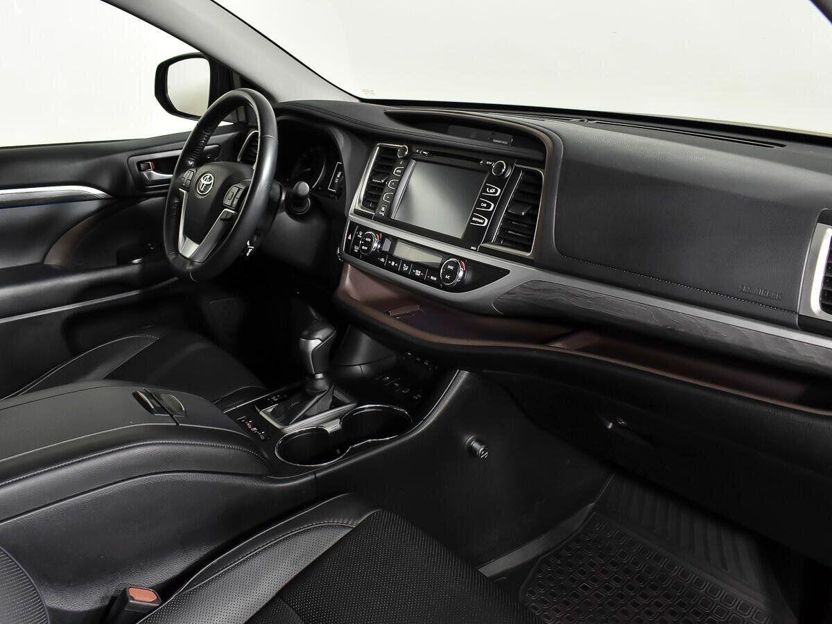 Toyota Highlander 2018, красный