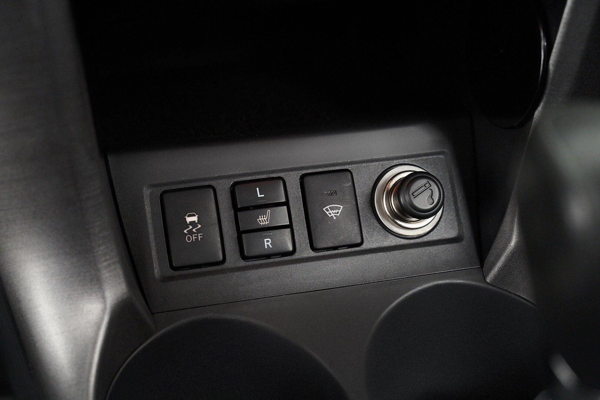 Toyota RAV4 2012, белый