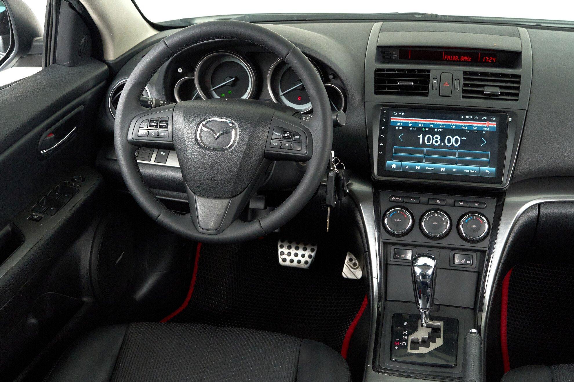 Mazda 6 2011, белый