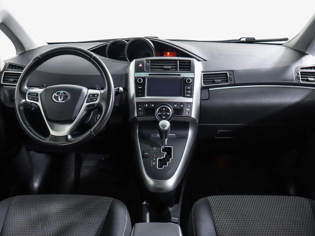 Toyota Verso 2013, серый