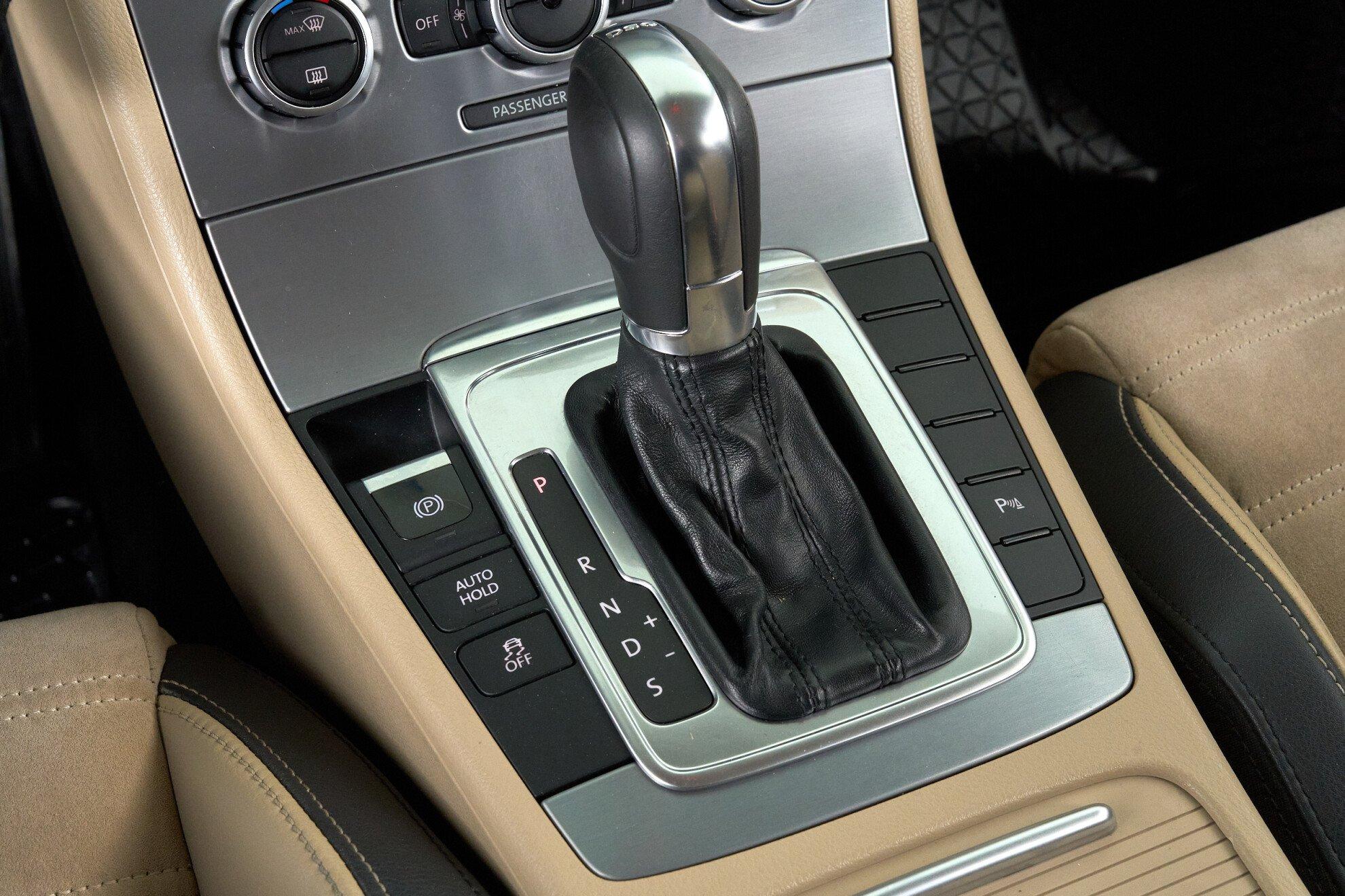 Volkswagen Passat CC 2013, белый