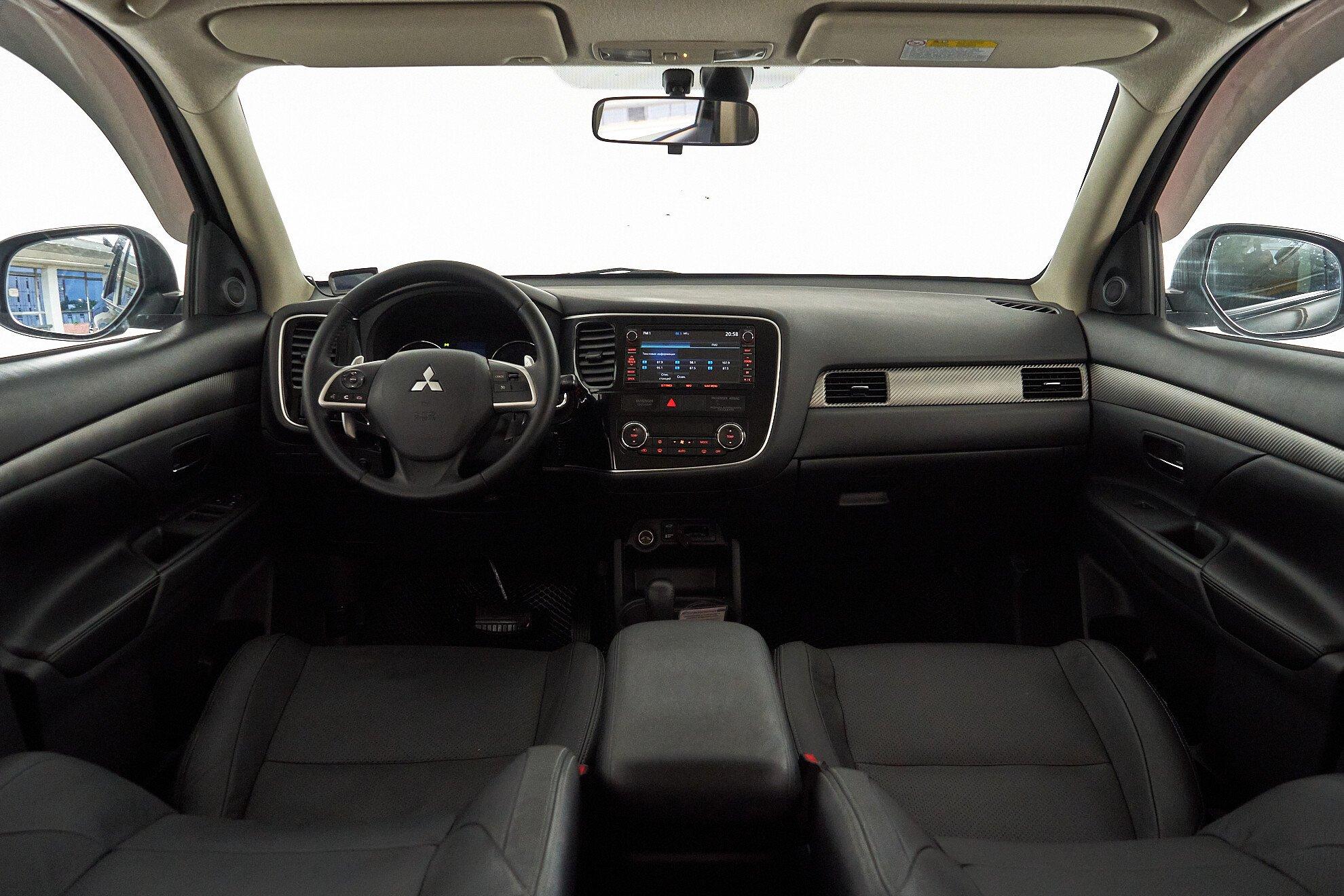Mitsubishi Outlander 2013, черный