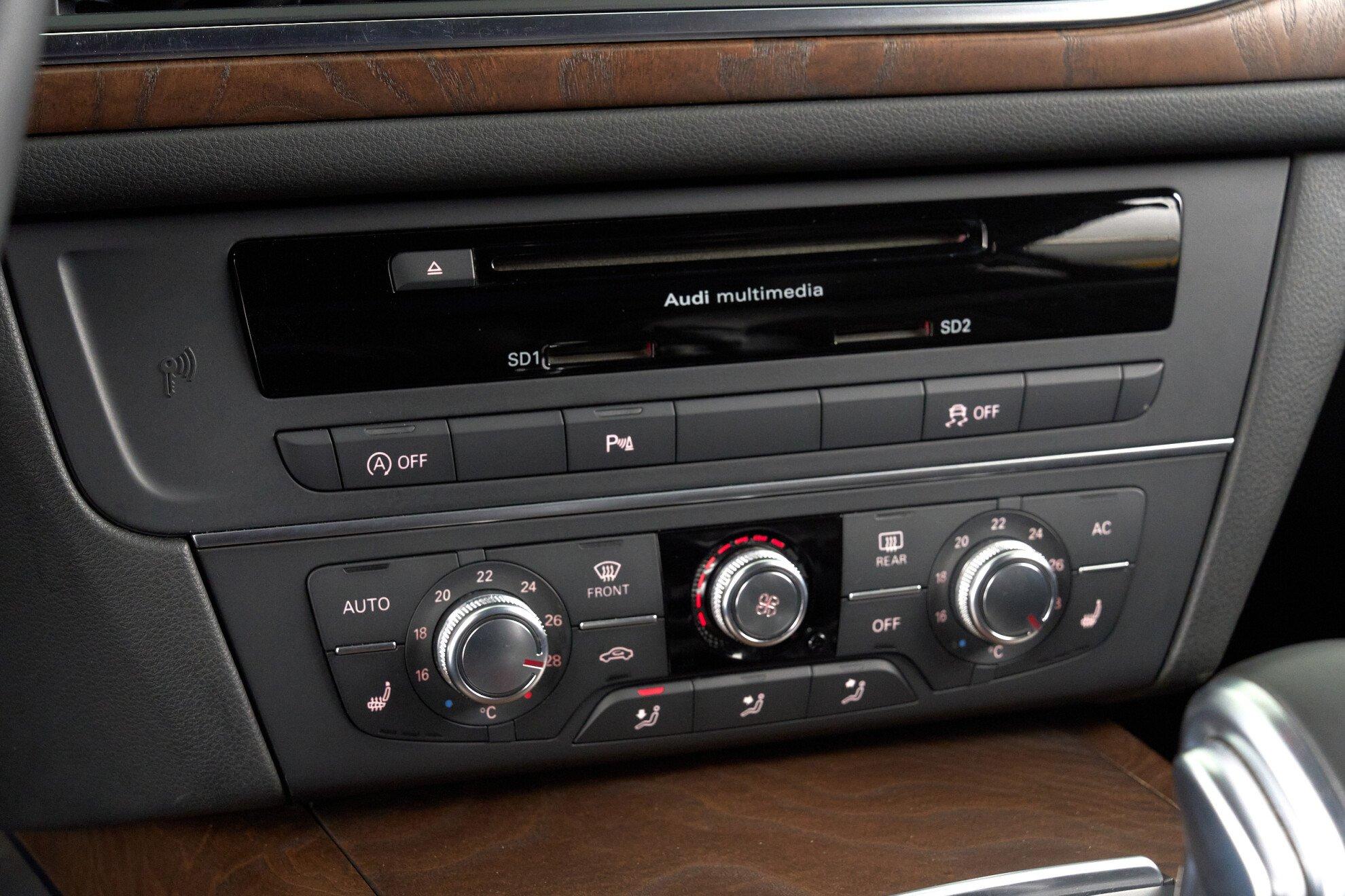 Audi A6 2011, белый