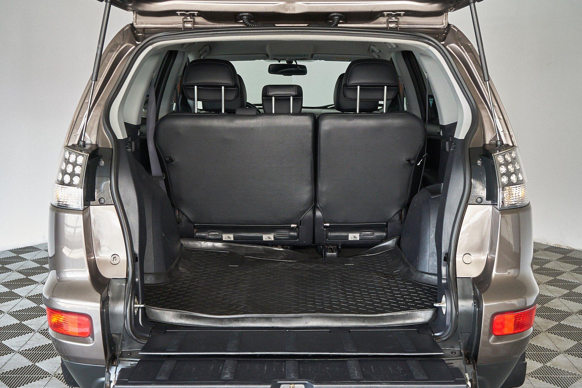 Mitsubishi Outlander 2011, коричневый
