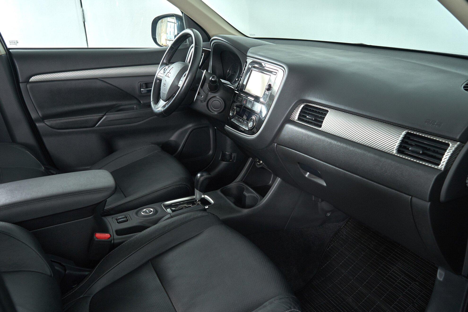 Mitsubishi Outlander 2014, черный