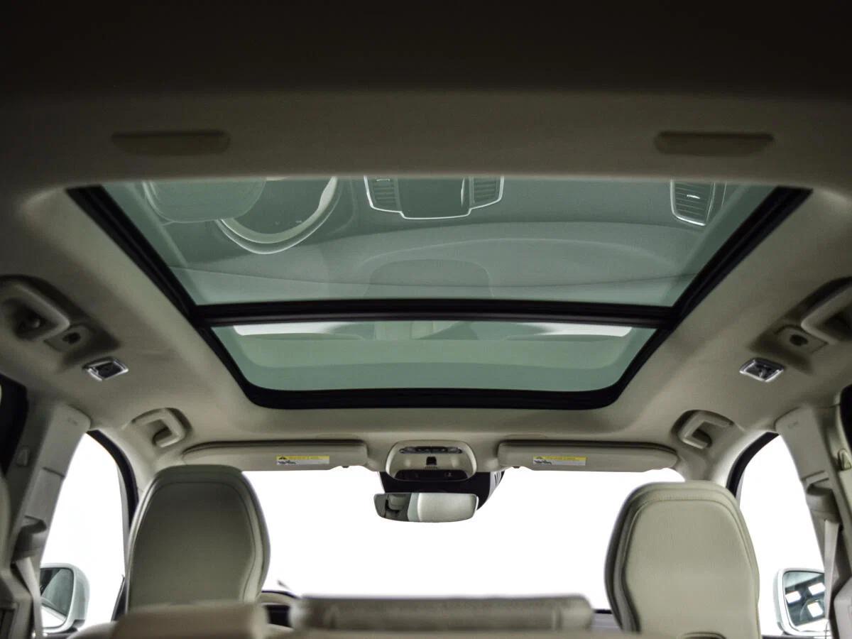 Volvo XC90 2019, белый