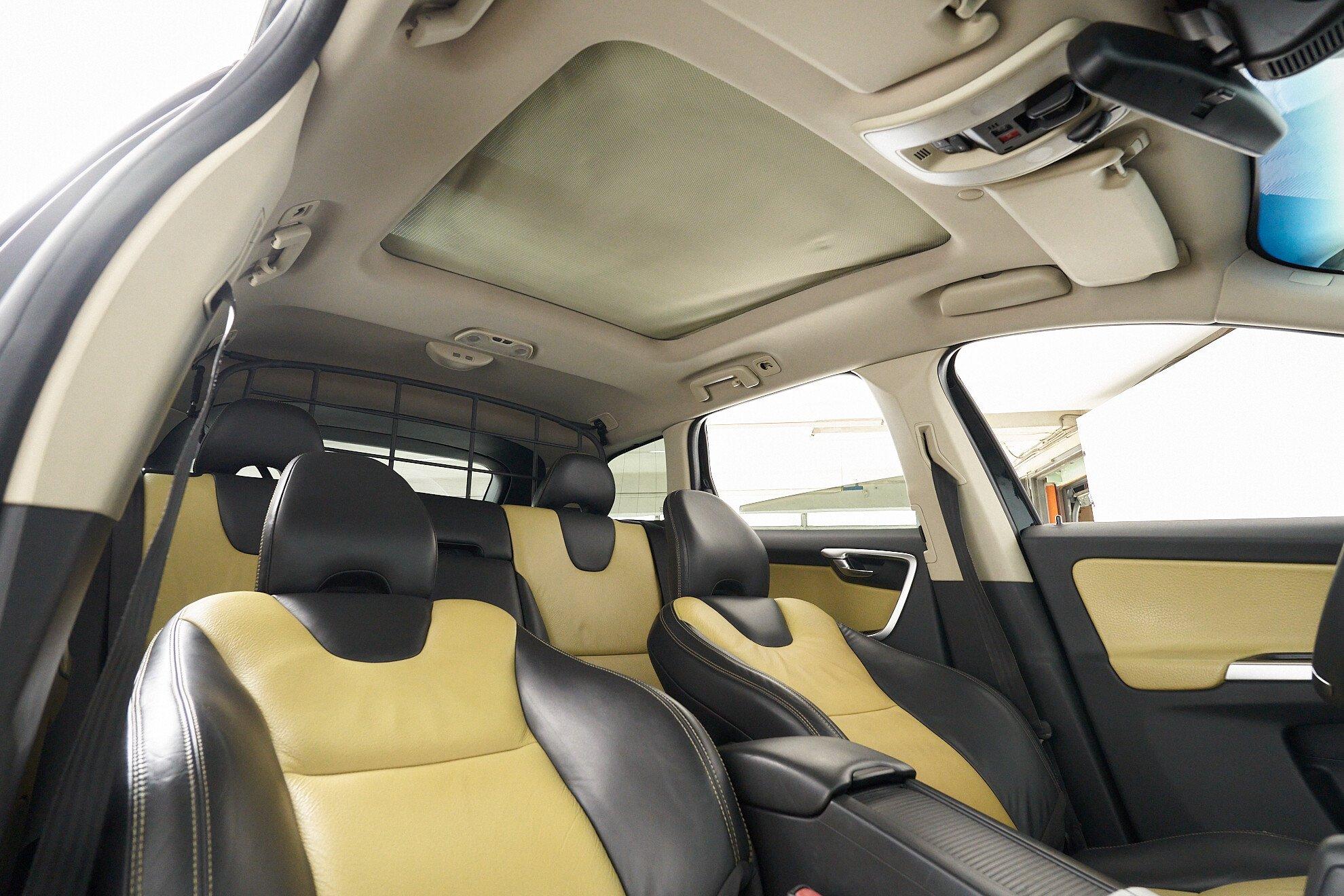 Volvo XC60 2010, черный