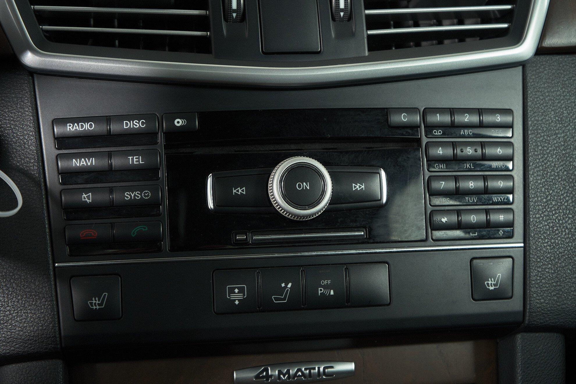 Mercedes-Benz E-Класс 2011, черный